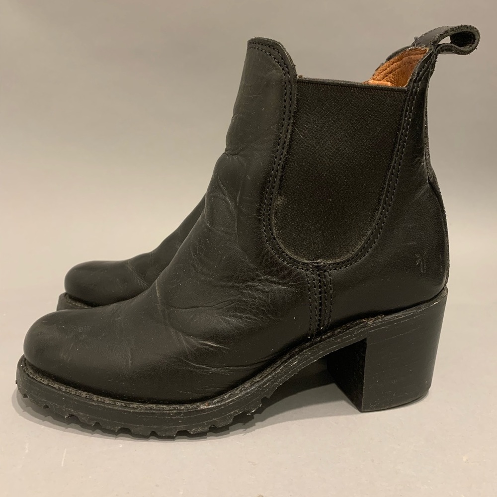 Frye Sabrina Chelsea 6.5